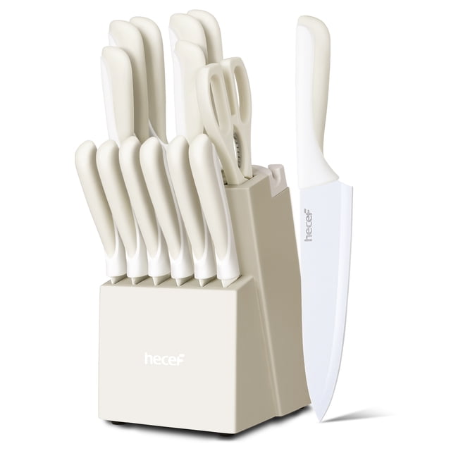 juego de cuchillos de cocina hecef de 15 piezas con recubrimiento antiadherente - beige, vista frontal 3/4 en bloque de pino ventilado con 15 ranuras ocupadas; mangos beige ergonómicos visibles y hojas blancas con recubrimiento antiadherente, incluye cuchillo de chef 20 cm, para pan, santoku, multiusos, 6 cuchillos para carne, pelador, tijeras y afilador. También suele usarse para preparar tablas de cortes y servicio en reuniones familiares.