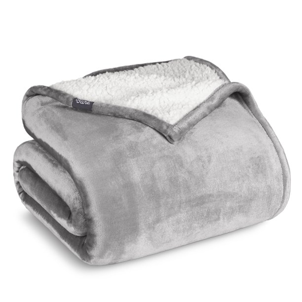 Bare Home Manta de Cama de Felpa Sherpa Mullida y Suave, Reversible, Liviana, Tamaño Twin/Twin XL, Gris Claro
