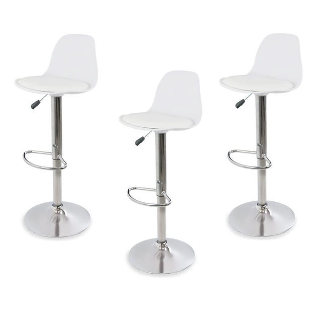 sillas para bar y barra de cocina con respaldo y reposapies de altura ajustable banco taburete giratorio con asiento acolchado de diseño moderno set 3 piezas blanco. Tres taburetes frontales blancos con respaldo bajo y asiento acolchado de polipropileno sobre columna metálica cromada; elevador hidráulico con palanca, giro 360°, reposapiés semicircular y base circular. Ancho de asiento 38.5 cm, altura ajustable 81–102 cm; aptas para barras, desayunadores o bares; su tamaño las hace también adecuadas para uso en cocinas pequeñas o islas.