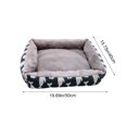 thumbnail image 3 of Cama cálida para mascotas, ideal para perros y gatos pequeños y grandes: una colchoneta suave y cómoda con base impermeable y antideslizante para uso en interiores., 3 of 6