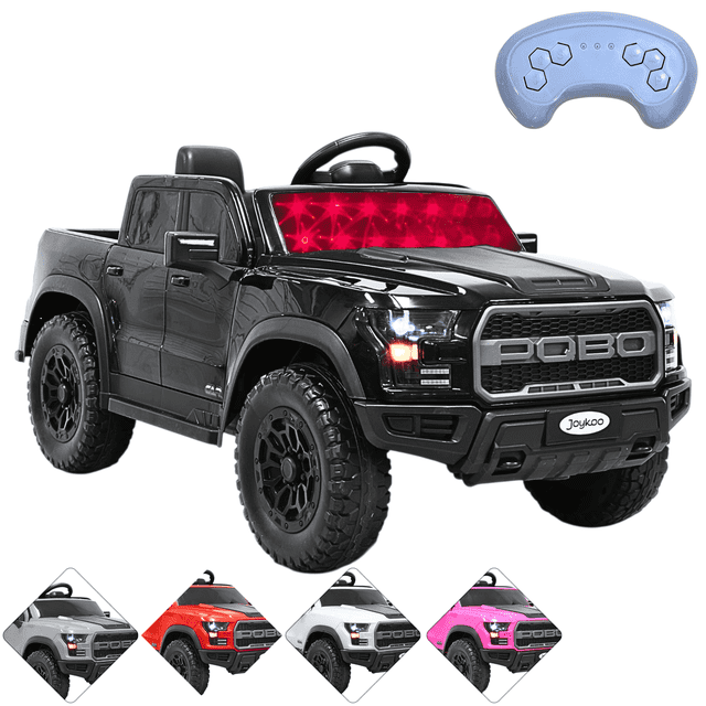 camioneta eléctrica montable para niños 12v control remoto bluetooth luces sonidos apta desde 3 años - negro Vista frontal 3/4 de camioneta infantil negra con parrilla frontal y faros encendidos, parabrisas con iluminación roja, puertas abatibles, volante con sonidos y asiento con cinturón; ruedas todoterreno de plástico y pequeña cajuela trasera. Incluye control remoto parental (arriba a la derecha). 12V, dos motores y conexión Bluetooth, adecuada para aventuras supervisadas.