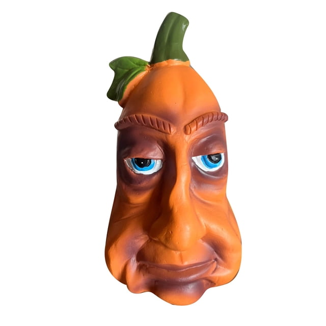 xihbxyly decoración de halloween con forma de humanoide, vista frontal centrada de cabeza de calabaza alargada naranja con ojos pintados azules y cejas marcadas, hoja y tallo verdes en la parte superior, acabado texturizado mate y base con peso, decoración caprichosa para exhibir en interiores durante la temporada navideña; a menudo usada también como adorno temático para mesas de fiesta.