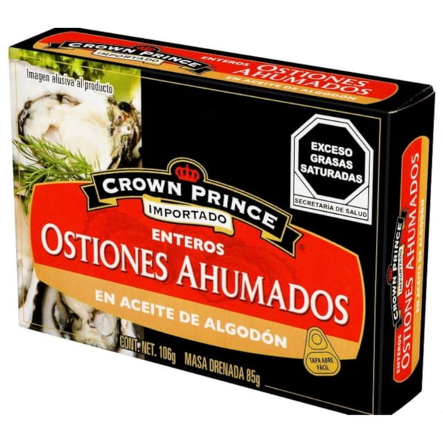 pack de 12 ostiones crown prince ahumados 106 gr caja rectangular vista 3/4 frontal, marca Crown Prince y texto "Ostiones Ahumados" en rojo y blanco; empaque negro y rojo con indicación "en aceite de algodón", sello "Exceso grasas saturadas" y peso 106 g (masa drenada 85 g).