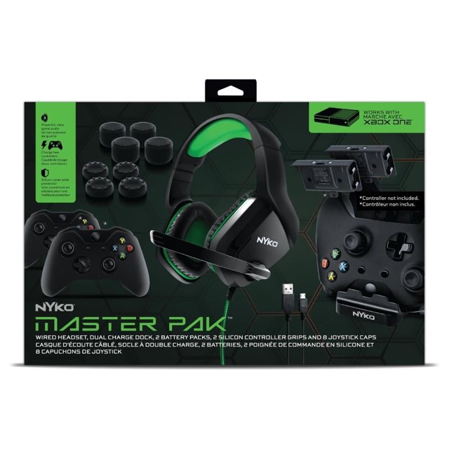 kit de accesorios nyko para xbox one multicolor Empaque frontal con headset negro y verde con micrófono, dos controles negros, base de carga dual con cable USB, dos baterías recargables y ocho tapas de joystick de silicón; fondo negro y verde con logo Nyko. Es ideal para reemplazar o ampliar accesorios de juego y suele usarse también para sesiones de juego en casa.