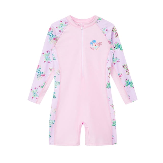 odeerbi 2-12 años traje de baño de una pieza para niñas traje de baño con cremallera traje de baño hawaiano de manga corta traje de baño con cremallera. Vista frontal centrada de una pieza rosa con cremallera frontal, mangas raglán largas y pierna corta tipo short; paneles laterales y mangas con estampado hawaiano floral y pequeño motivo de palmera en el pecho. Hecho en nylon y spandex; apto para natación y actividades acuáticas, a menudo usado para vacaciones en la playa.