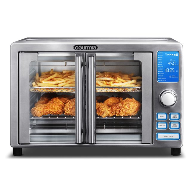 freidora de aire para horno tostado gourmia gtf7520 horno-freidora de acero inoxidable con doble puerta frontal de vidrio y tres rejillas interiores, muestra papas fritas y pollo frito en su interior y un panel digital azul con perilla y botones a la derecha; también suele usarse para recalentar y dorar porciones pequeñas en casa.
