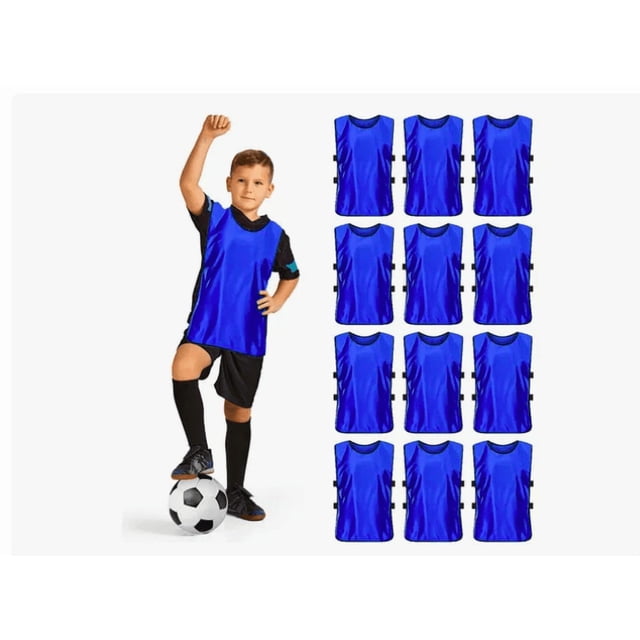 12pz casacas chaleco xtellar entrenamiento deportivo futbol, conjunto de 12 chalecos peto azules con cierres laterales ajustables; vista frontal centrada con un niño usando uno y once chalecos en columnas; poliéster mercerizado, lados abiertos para ventilación, tiras laterales flexibles; tallas adulto 43×63 cm y niño 36×56 cm.