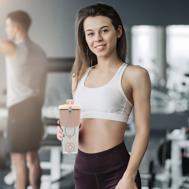 MTBLYS Botella mezcladora de proteínas | Vaso mezclador de 700 ml (24 oz) | Con bola mezcladora | Portátil y a prueba de fugas | Suplemento pre-entrenamiento | Uso en gimnasio y fitness