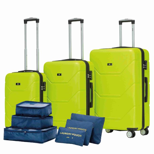 set de 3 maletas con organizadores sun coast dubai de 20", 24" y 28" color verde limón, juego de maletas frente 3/4; tres maletas rígidas ABS en verde limón con tiradores telescópicos extendidos, asas superior y lateral, cierres laterales y 8 ruedas dobles giratorias 360°, interior forrado 210T; delante, organizadores de tela azul marino (bolsas de compresión y pouches), también adecuado para organizar ropa de temporada.