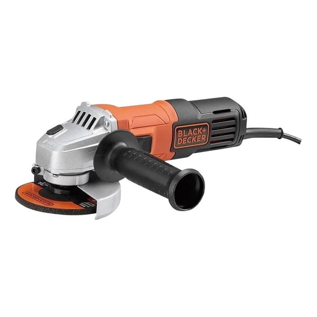 mini esmeriladora esmeril 4 1/2 in g650 black + decker Anaranjado, vista 3/4 lateral con empuñadura auxiliar negra, carcasa frontal metálica plateada, cuerpo naranja y sección trasera negra con logo BLACK+DECKER; disco abrasivo montado y cable visible; a menudo usada para desbaste y cortes rápidos en trabajos de taller.