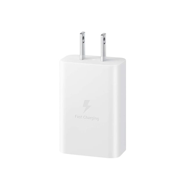 power adapter 15w pd color blanco samsung 15w power adapter blanco, adaptador de pared compacto en vista 3/4 frontal; bloque rectangular con bordes redondeados, clavijas tipo A visibles, frente con icono de rayo y texto Fast Charging en relieve, acabado mate, diseñado para cargar teléfonos y accesorios USB‑C y adecuado como cargador de viaje.