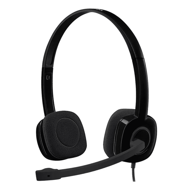 audífonos gamer logitech h151, negro con diadema ajustable y almohadillas on-ear de espuma, micrófono flexible abatible con cancelación de ruido y botón de silencio, cable integrado, vista frontal 3/4 sobre fondo blanco, ideales para llamadas y conferencias; también suelen usarse para sesiones de trabajo concentrado o gaming casual.