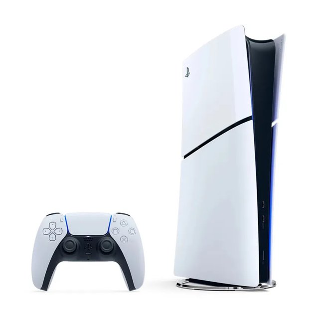 sony playstation 5 slim edición digital 1tb consola vertical blanca sin unidad de disco junto a un control DualSense blanco; vista frontal 3/4 que muestra la carcasa delgada, iluminación azul lateral, puerto USB frontal y base circular, soporte para Ray Tracing y audio 3D Tempest; adecuada para transmisión en vivo de juegos.