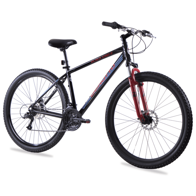 bicicleta montaña black eagle r29 unitalla hombre benotto benotto black eagle 3/4 frontal de bicicleta negra con detalles rojos; cuadro aluminio alta densidad con rótulo, horquilla suspensión acero Hiten roja, manubrio y poste de asiento en acero Hiten, asiento ergonómico, transmisión 21V (plato triple 42-34-24D, casete 7P 14/28), frenos de disco delantero y trasero, rines aluminio doble pared, llantas 29x2.1, peso 17 kg; suele usarse también para paseos recreativos y rutas de montaña ligeras.