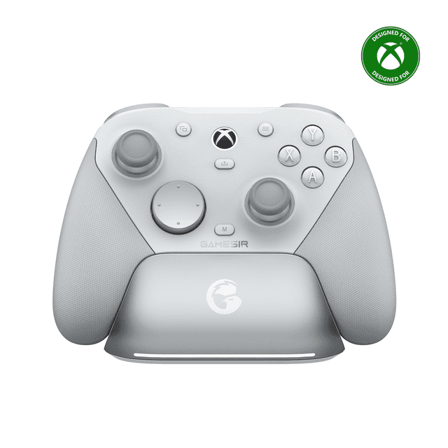 gamesir g7 pro control con cable para xboxgamepad inalámbrico para pc y android con barras tmr, gatillos analógicos con efecto hall — Vista frontal centrada del control blanco GameSir G7 Pro en su base de carga; se distinguen palancas Mag-Res TMR, D-pad adicional redondo, botones ABXY, joysticks, gatillos con paradas clicky y texturizado de agarre, y el logo de compatibilidad Xbox. Adecuado como accesorio gamer para PC y Android.