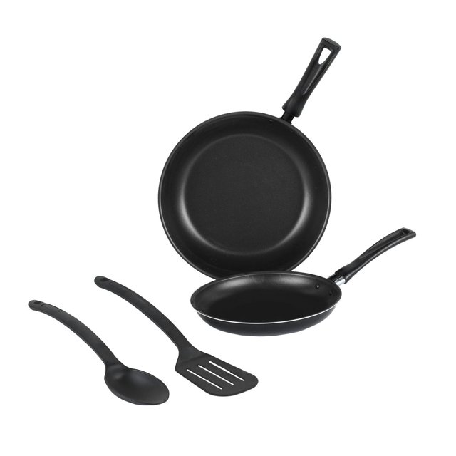 juego de sartenes deleite gran torino antiadherente más utensilios 4 piezas negro Vista frontal 3/4: dos sartenes antiadherentes negros (grande y mediano) con mangos de baquelita negros y fondo difusor, más una espátula ranurada y una cuchara de servicio negras; adecuado para saltear y freír a diario.