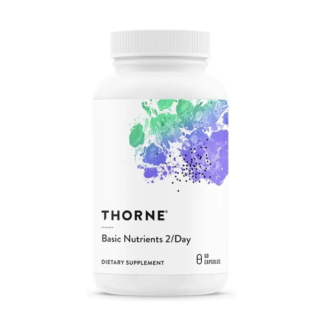 thorne nutrientes básicos 2 por día 60 cápsulas suplemento multivitamínico con vitaminas y minerales esenciales Frasco blanco, vista frontal centrada; etiqueta con logo Thorne y texto "Basic Nutrients 2/Day", acuarela verde y morada, indicador "60 cápsulas" y pauta "2/día"; lista vitaminas A, B, C, D, E, K1 y K2 y minerales esenciales, elaborado sin gluten, soya, lácteos ni OGM y probado por terceros; también usado a menudo como base multivitamínica en rutinas de suplementación diaria.