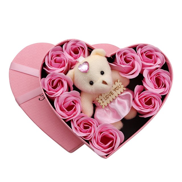 ¡buscador de regalos navideños! regalos de san valentín de lisbinx: 10 flores, jabón, caja de rosas, ramo de osos, regalo para festivales. Caja en forma de corazón rosa abierta, vista cenital; contiene 10 rosas de espuma rosa en el borde y un osito de peluche beige con vestido rosa y placa que dice “I LOVE YOU”. Fondo blanco.
