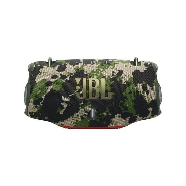 bocina portátil bluetooth jbl xtreme 4 camuflaje, vista frontal centrada de la parrilla texturizada con patrón camuflaje verde, negro y beige y logo JBL en dorado; asas superiores integradas, indicador LED frontal y laterales con protectores de goma. Ficha: Bluetooth 5.3 y hasta 24 horas de reproducción según especificaciones.