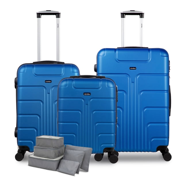 juego de 3 maletas de viaje rigidas rumbo azul 20 24 28 pulgadas set de tres maletas rígidas azules Rumbo, vista frontal con tirantes telescópicos elevados y ruedas 360°; incluye 6 bolsas de viaje grises al frente. Carcasa ABS, candado de combinación integrado, asas laterales en 24 y 28 pulg., funda protectora y tag identificador visibles; la de 20 pulg. cumple medidas de equipaje de mano. Las bolsas internas son útiles para organizar ropa y accesorios durante el viaje.