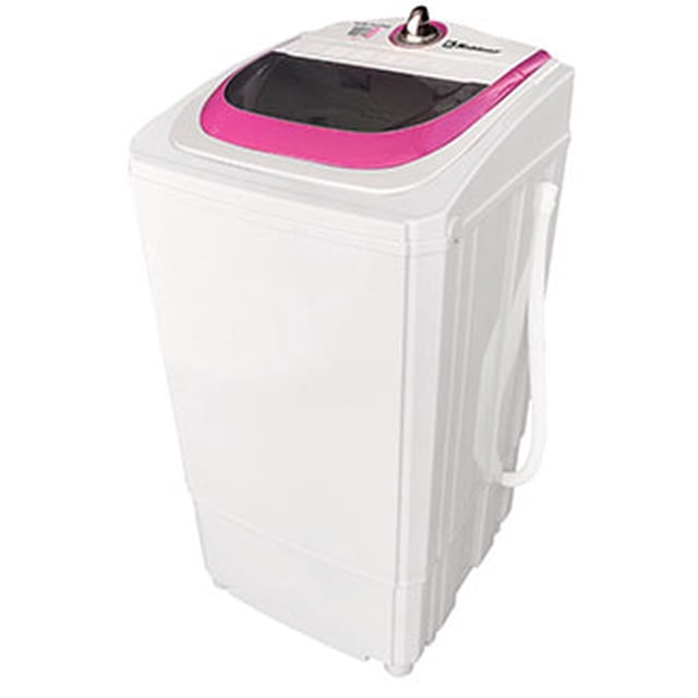secadora compacta koblenz sck-55 5,5 kg Secadora centrífuga blanca con acentos rosa fucsia, vista 3/4 frontal; tapa superior abatible transparente que muestra tambor de acero inoxidable con patrón diamantado, perilla de timer y panel con logo Koblenz, manguera lateral de desagüe y asa para transporte. Capacidad 5.5 kg, timer de 5 minutos con paro automático, entrada de agua para enjuague y desagüe por gravedad; funcionamiento silencioso. También suele usarse como opción compacta para secar lotes pequeños en espacios reducidos.