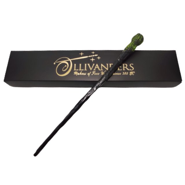 varita magica para magos harry potter de resina con nucleo metálico sólido de metal con caja ollivanders dumbledore hermione sauco cosplay disfraz accesorio modelo a escoger. Vista frontal centrada de una varita negra de resina (30–37 cm según modelo) con empuñadura texturizada verde y asta retorcida; acompañada de caja Ollivanders negra con logotipo y detalles dorados (38x8x3 cm). Ideal para coleccionistas y cosplay; modelo a escoger por el comprador. A menudo usada como accesorio de exhibición en vitrinas de coleccionistas.