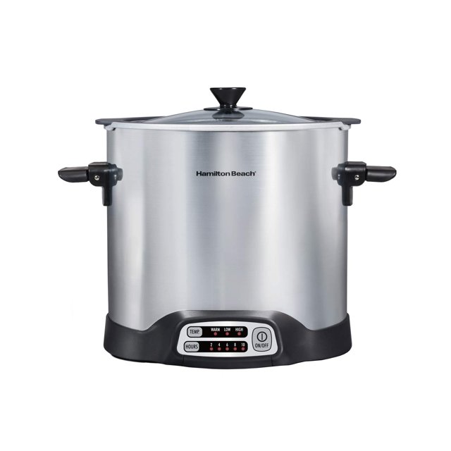 hamilton beach olla de cocción lenta sear & cook de 10 cuartos, vasija de aluminio antiadherente apta para estufa con olla extraíble, acero inoxidable — vista frontal centrada de olla de 10 cuartos con cuerpo de acero inoxidable cepillado, asas laterales negras y tapa de vidrio con pomo; base negra con panel digital para seleccionar calor (alto/medio/bajo) y 2–10 horas. Vasija extraíble apta para estufas de gas, eléctricas o vitrocerámicas y apta para lavavajillas; capacidad para más de 12 personas. A menudo se usa también como olla grande para preparar caldos o conservas caseras debido a su vasija extraíble.
