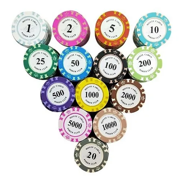 100 fichas de póker y dados con números malubero malu1673 Pack multicolor, fichas numeradas y holográficas dispuestas en triángulo, vista frontal mostrando centros blancos con valores impresos (1,2,5,10,20,25,50,100,200,500,1000,2000,5000,10000) y borde bicolor; suitable para juegos de mesa y noches de póker en casa.