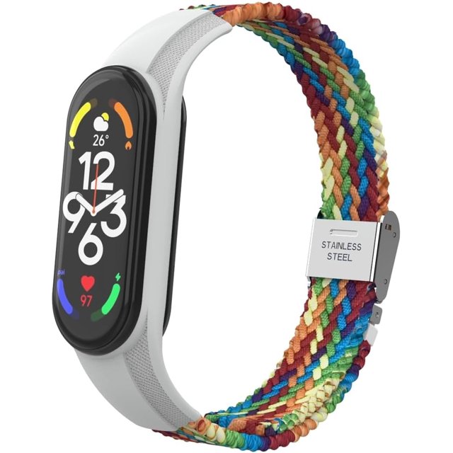 correa de silicón y nylon + hebilla unisex para smart watch de xiaomi compatible con de mi band 7 / 6 / 5 / 6 correa trenzada multicolor ajustable S/M/L hasta 230 mm (23 cm) con hebilla metálica visible, vista 3/4 mostrando textura trenzada y punto de enganche para módulo Mi Band. Su tamaño la hace adecuada también para uso diario y viaje ligero.