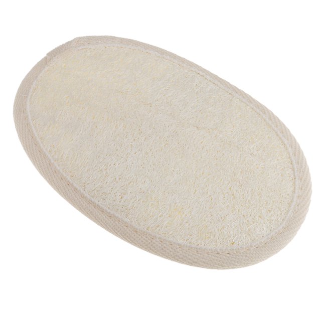 exfoliante jinwen 1 pieza cepillo de esponja ovalada color beige para del cuerpo y la cara almohadilla de lufa ovalada de aproximadamente 10 x 14.5 cm con borde de toalla de algodón y superficie texturizada de lufa, vista en ángulo; diseñada para exfoliación corporal y facial suave y a menudo usada como esponja de baño para estimular la circulación.