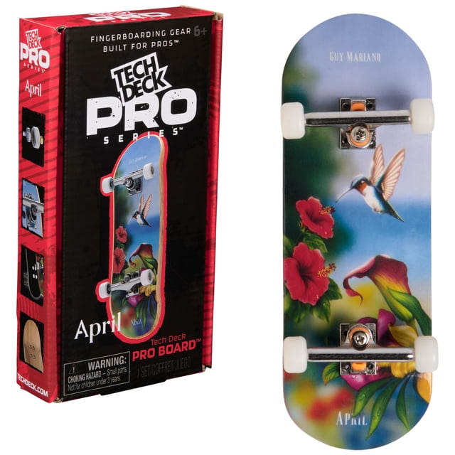 monopatín finger tech deck april pro series con almacenamiento 6+ y exhibidor: diapasón Tech Deck serie April Pro montado, vista frontal de la mini patineta con gráficos auténticos de colibrí y flores en deck de madera contrachapada, ejes metálicos pulidos, ruedas blancas de doble durómetro con rodamientos, y vitrina caja de almacenamiento roja con logo Tech Deck al lado; ideal para practicar trucos de dedos y coleccionar, adecuado para niños 6+.