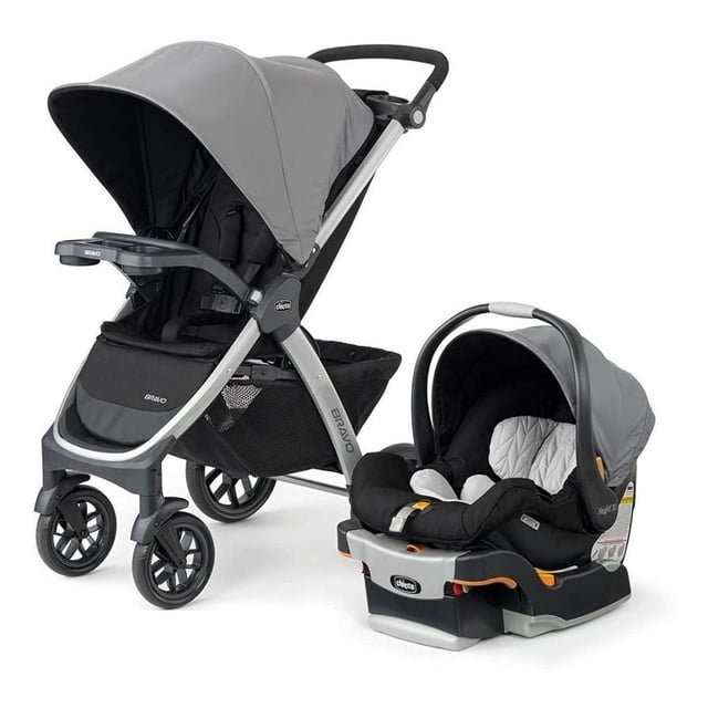 carriola chicco bravo trio travel system autoasiento camden sistema modular 3 en 1: carriola color camden a 3/4 con capota extendida UPF y ventana de malla, bandeja para niño con portavasos, armazón de aluminio, ruedas grandes con suspensión, cesta grande con bolsillos organizadores; autoasiento KeyFit 30 en su base compatible con acolchado interior claro. Uso desde nacimiento hasta 22.6 kg; plegado rápido a una mano y manija ajustable, también adecuado para paseos urbanos.