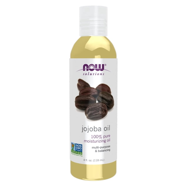 aceite hidratante 100% puro de jojoba now solutions, 120 ml Botella frontal de 120 ml con aceite amarillento claro visible, etiqueta blanca con logo NOW morado, imagen de semillas de jojoba y sello 'Non GMO', texto en la etiqueta 'jojoba oil 100% pure moisturizing oil' y tapa dispensadora blanca. Suele usarse para hidratación de piel, cabello y cuerpo como aceite multiusos.
