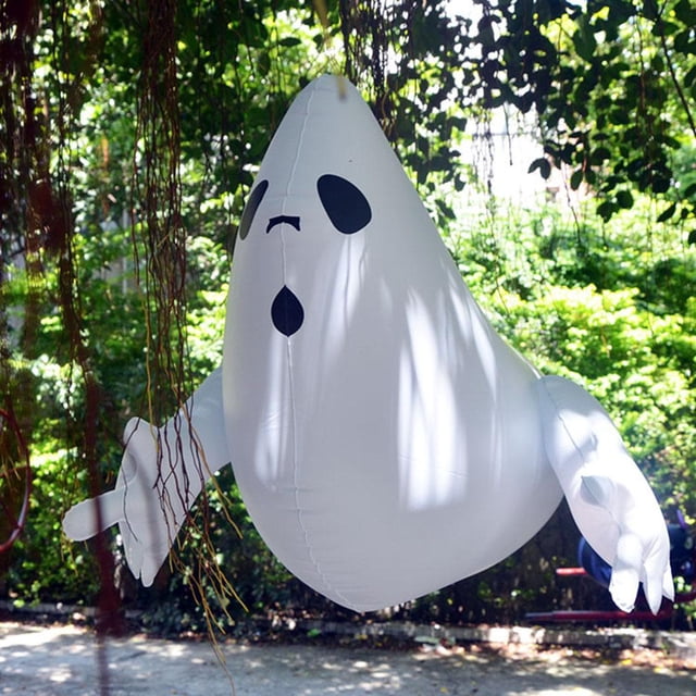 juguetes inflables de halloween yotijar decorativos fantasma fantasma inflable blanco 70x40x42 cm, vista frontal centrada con ojos y boca negros impresos, brazos extendidos y cuerda superior para colgar en jardín soleado; para decoración de patio y fiestas de Halloween, también suele usarse para ambientar entradas exteriores.