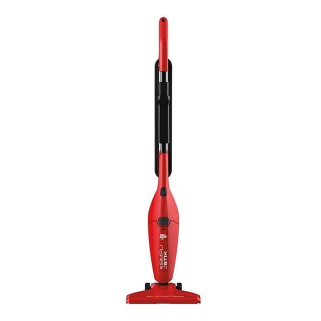 aspiradora stik dirt devil 3 en 1 manual y barredora mod. sd20000red vista frontal centrada de aspiradora vertical color rojo con mango ergonómico largo, cuerpo desmontable tipo aspiradora de mano con depósito extraíble y boquilla rectangular para piso sobre fondo blanco; suele usarse también para limpiar asientos de auto y rincones pequeños.