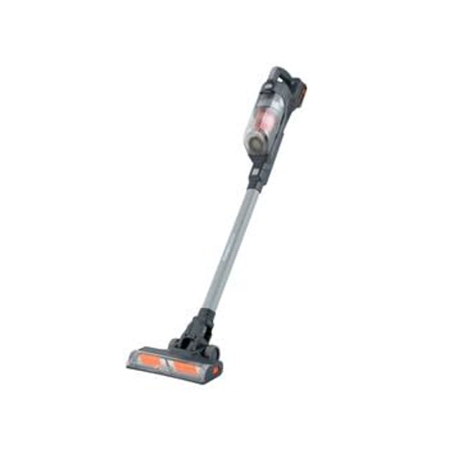 black+decker powerseries+ aspiradora inalámbrica de 20 v max, recargable al aspiradora con luces led de piso, antienredos, ligero, batería extraíble (bhfea18d1) Vista 3/4 frontal de la aspiradora inalámbrica BLACK+DECKER POWERSERIES+ 20 V MAX en posición de pie; tubo largo gris y cuerpo negro con depósito translúcido y acentos naranjas, cabeza de piso rectangular con luces LED frontales y barra anti-enredos visible, mango superior y conversión rápida a aspiradora de mano para escaleras y muebles; fondo blanco de estudio. También apta para limpieza portátil del interior de autos.