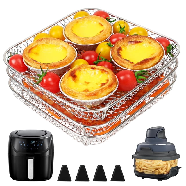 freidora de aire bykitchen para ninja crispi/cosori/chefman de 5 a 6 cuartos de galón estante apilable de 3 niveles en acero inoxidable 304, vista 3/4 centrada con tres rejillas de malla abierta y bordes lisos; promueve circulación de aire para cocción uniforme y texturas crujientes, mostrado con tartaletas y tomates cherry; compatible con cestas cuadradas interiores >7.7" y modelos Ninja Crispi AF141, Cosori Pro 5 QT y Chefman 5/6 QT; apto para lavavajillas y también usado a menudo para deshidratar fruta.