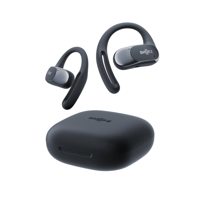 auriculares inalámbricos shokz openfit air waterresistant black Vista 3/4 de los auriculares OpenFit Air negros con ganchos ergonómicos de aleación Ni‑Ti y diseño abierto; estuche de carga negro mate en primer plano. Se aprecian los módulos con micrófonos, soporte para emparejamiento multipunto e indicación IP54; compatibles con la app Shokz para personalizar ecualización.