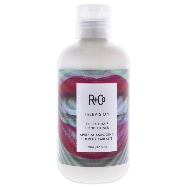 acondicionador r+co television perfect 8.5 oz acondicionador botella plástica opaca frontal con etiqueta gráfica de labios y texto R+Co TELEVISION Perfect Hair Conditioner 251 ml; tapa de presión, acondicionador para todo tipo de cabello que aporta cuerpo y brillo, a menudo usado para desenredar y suavizar durante el peinado.