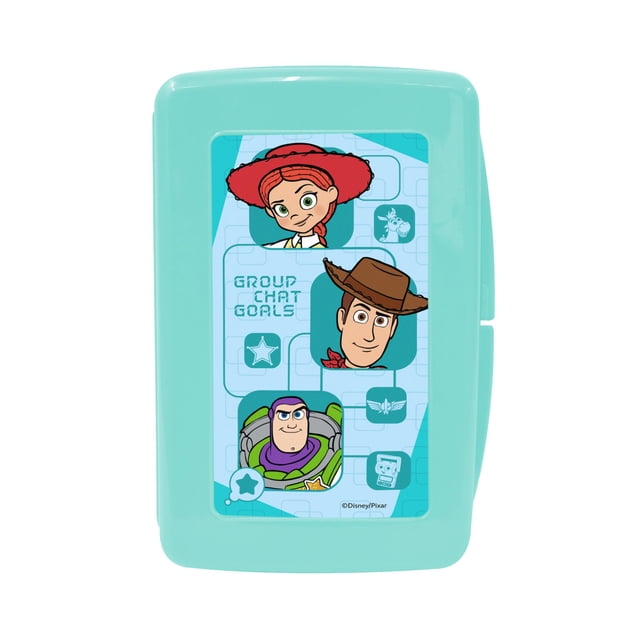 estuche portatoallitas disney toy story 5 Turquesa, vista frontal y centrada de estuche rectangular de plástico resistente con tapa abatible; panel frontal con Jessie, Woody y Buzz sobre fondo gráfico azul claro y leyenda "Group Chat Goals"; ideal para guardar toallitas estándar al cambiar al bebé y apto para llevar en la bolsa de paseo.