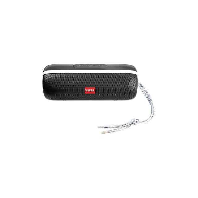bocina recargable kaiser kaiser ksw-3001bk bocina portátil negra, vista frontal centrada; cilindro compacto con rejilla texturizada negra y logo rojo KSR en el centro, tira superior gris con botones táctiles visibles y correa trenzada gris a la derecha. Compatible con Bluetooth (alcance 10 m), puertos USB y micro SD, entrada auxiliar 3.5 mm y radio FM; a menudo se usa como altavoz de viaje por su tamaño compacto.