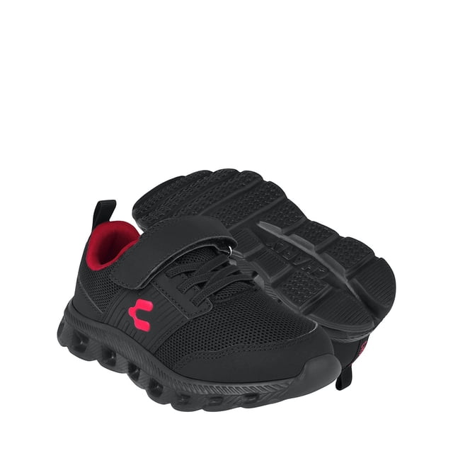 tenis charly niño 1065384001 textil negro 18-21 tenis deportivos para niño color negro con corte textil, cierre de velcro, forro interior rojo y suela acolchada visible; vista frontal y lateral que muestra la suela con dibujo antideslizante y tirador trasero, adecuados para uso diario y recreo.