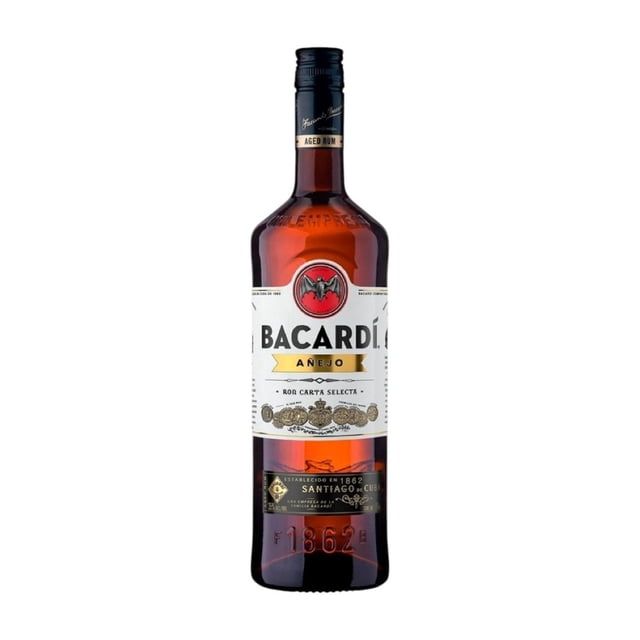 ron bacardí añejo 980 ml botella frontal de ron añejo Bacardí de 980 ml con etiqueta blanca y logo de murciélago rojo, líquido ámbar, cierre de rosca negro; 35% vol., complemento ideal para cocteles y venta solo a mayores de 18 años. Evita el exceso.