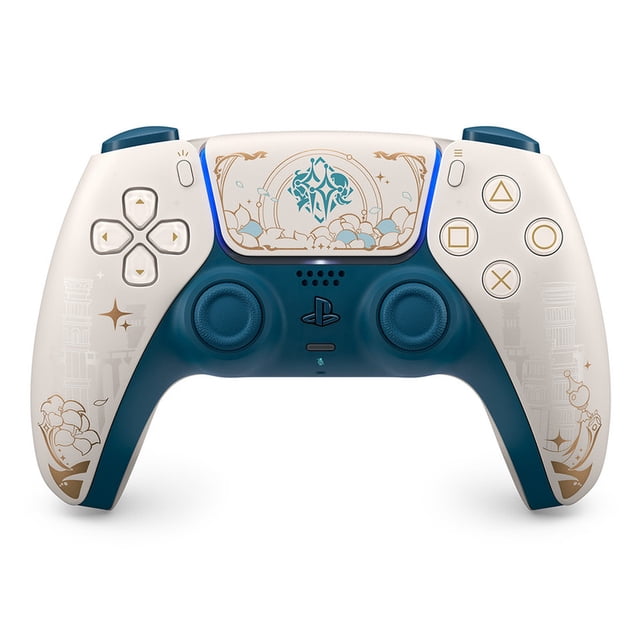 control dualsense playstation 5 genshin impact edición limitada, vista frontal centrada del control inalámbrico en blanco, dorado y verde; panel táctil con glifos arcanos y emblema de los viajeros Aether y Lumine con Paimon, palancas y zona central en verde azulado, botones y cruceta en blanco con iconos dorados, rejilla de micrófono y puerto USB-C visibles, silueta ergonómica sobre fondo blanco.