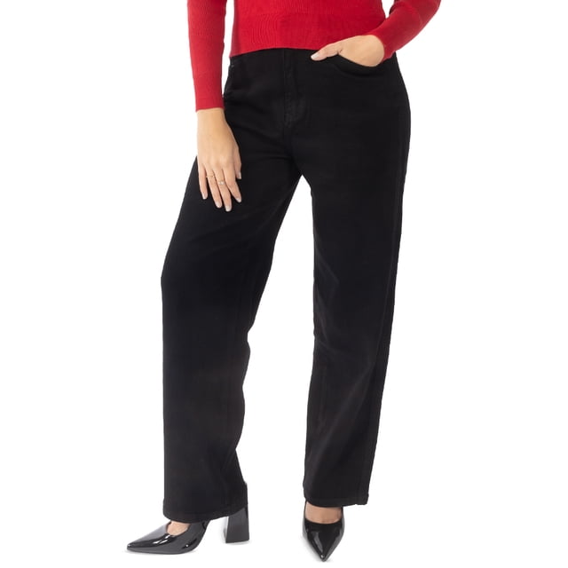 jeans quarry wide leg denim para mujer Negro pantalón Quarry corte wide leg, vista frontal centrada, talle medio con cierre y bolsillos delanteros, denim negro con caída recta hasta el tobillo; modelo con suéter rojo y tacones sobre fondo blanco, ideal para paseos urbanos y momentos de relax.