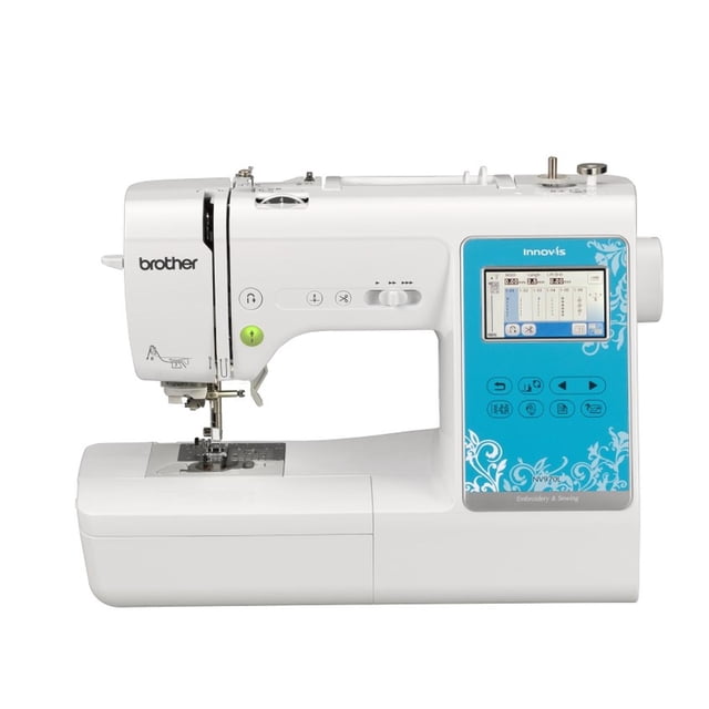 máquina de coser y bordar digitalizada wifi brother p&h nv970l blanco 19.0 blanco, vista frontal centrada con brazo libre y área de aguja y prensatelas visibles; panel táctil azul con pantalla LCD a color y botones de selección, superficie amplia para quilting y detalles decorativos en la carcasa. Especificada para costura, quilting y bordado con conexión Wi‑Fi y compatibilidad con la app Artspira. A menudo usada también para preparar muestras y piezas pequeñas de costura y bordado.