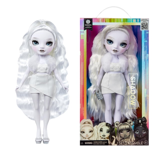 muñeca moderna rainbow high shadow high natasha zima 28 cm muñeca de moda de 28 cm (11") en vista frontal, cabello blanco ondulado hasta la cintura, piel pálida, conjunto Dove White con top texturizado, falda asimétrica y cuello peludo blanco, zapatos de tacón blancos y bolso plateado; articulada en cabeza, brazos y piernas; también visible dentro de su caja vertical con ventana transparente y banda multicolor 'Shadow High'. Ideal para narración y coleccionar.