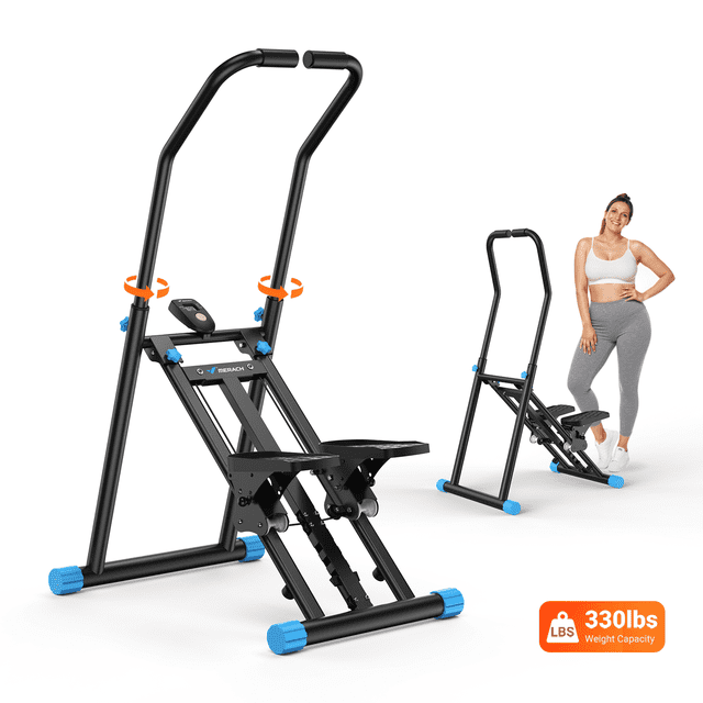 merach máquina de ejercicios stair stepper, escalador ajustable de resistencia de 3 niveles: vista frontal de stepper plegable negro MERACH con marco de acero, pedales antideslizantes, manijas acolchadas y monitor LCD que muestra tiempo/pasos/calorías; unidad plegada y mujer al fondo para escala; diseño compacto y silencioso, capacidad 330 lb; apto también para sesiones rápidas de intervalos en espacios pequeños.