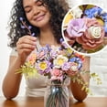 thumbnail image 2 of Kit de Ramo de Flores Meadow de Play‑Doh Blooms, 2 of 9