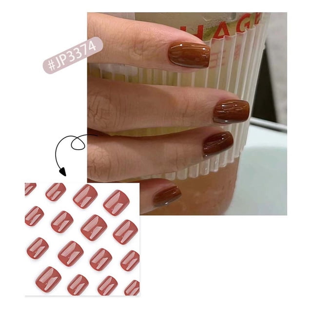 uñas postizas a presión, regalos para mujeres, uñas cortas a presión, uñas postizas cortas con pegamento reutilizable, 12 tamaños, parche de 2 ml color C (tono visible) — mano en 3/4 frontal con uñas postizas cortas de acabado brillante sosteniendo un vaso; inserto muestra 24 piezas en 12 tamaños alineadas; el set incluye pegamento jelly reutilizable y lima, las uñas se pueden recortar y limar; aptas para retoques rápidos o nail art en casa.
